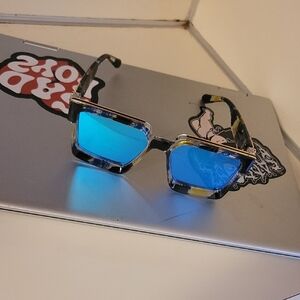 Stylish Blue Lens Sunglasses